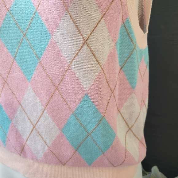 Argyle sweater vest in pink, white & blue | light academia - Picture 5 of 6